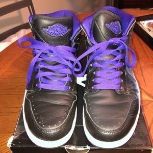 Men’s black & purple Jordan Retro 86 sneaker